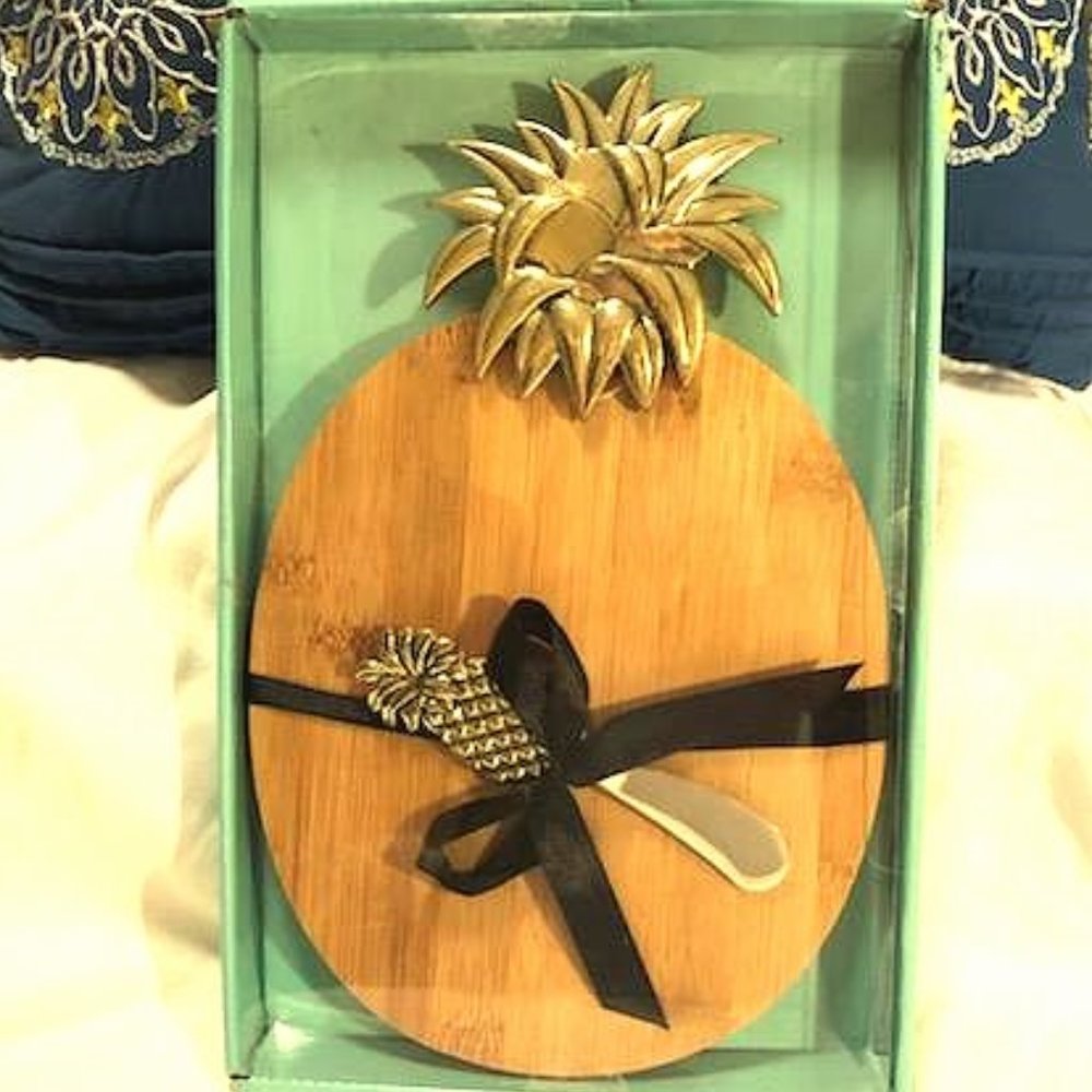 Cute Pineapple Wooden Cheeseboard w/knife
